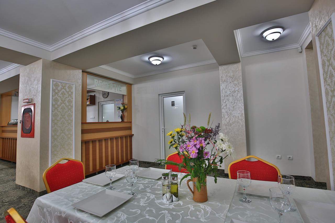 Hotel Raxand Residence Mioveni Dış mekan fotoğraf